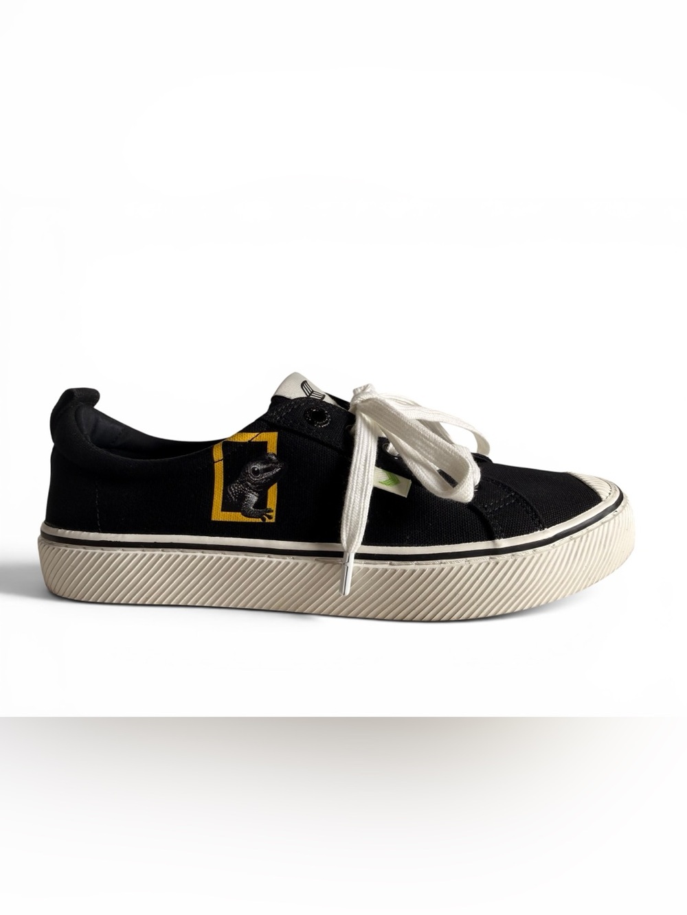 Cariuma x National Geographic OCA Low Black Canvas Sneakers Women's 8.5 Shoes